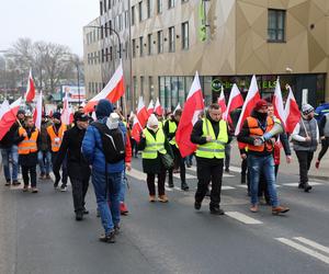 Protest rolników 20 marca w Lublinie. Przeszli ulicami miasta pod LUW