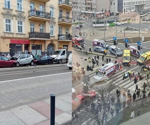 Kilkanaście osób potrąconych w centrum Szczecina. 33-letni kierowca uciekł. Rośnie liczba poszkodowanych