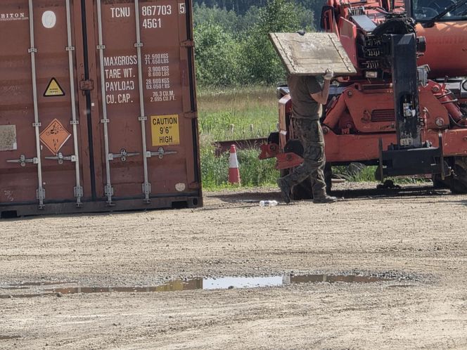 Tajemniczy kontener z bronią i amunicją na Podkarpaciu. W Laszkach pracują służby