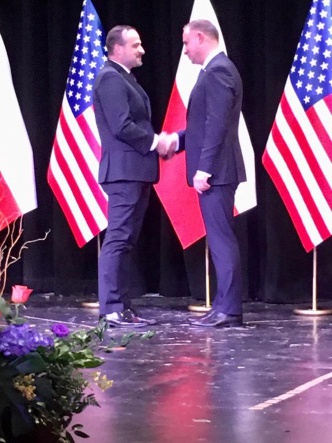 Prezydent odznaczył bohatera i Polonię