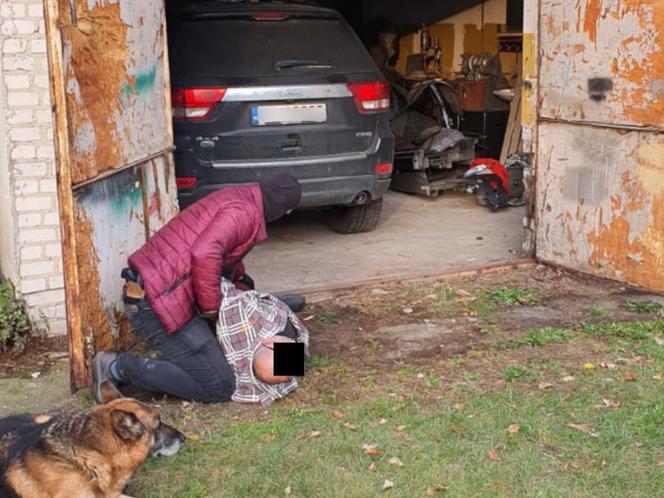 Policja rozbiła gang złodziei samochdów