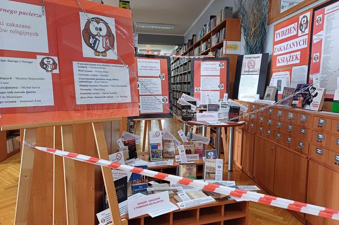 Uwaga CENZURA! Tych książek w bibliotece nie wypożyczycie [ZDJĘCIA]