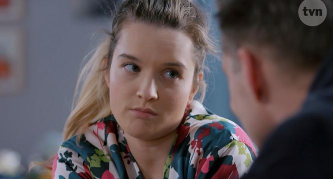 Na Wspólnej odc. 4045. Darek Żbik (Michał Mikołajczak), Kasia (Julia Chatys)