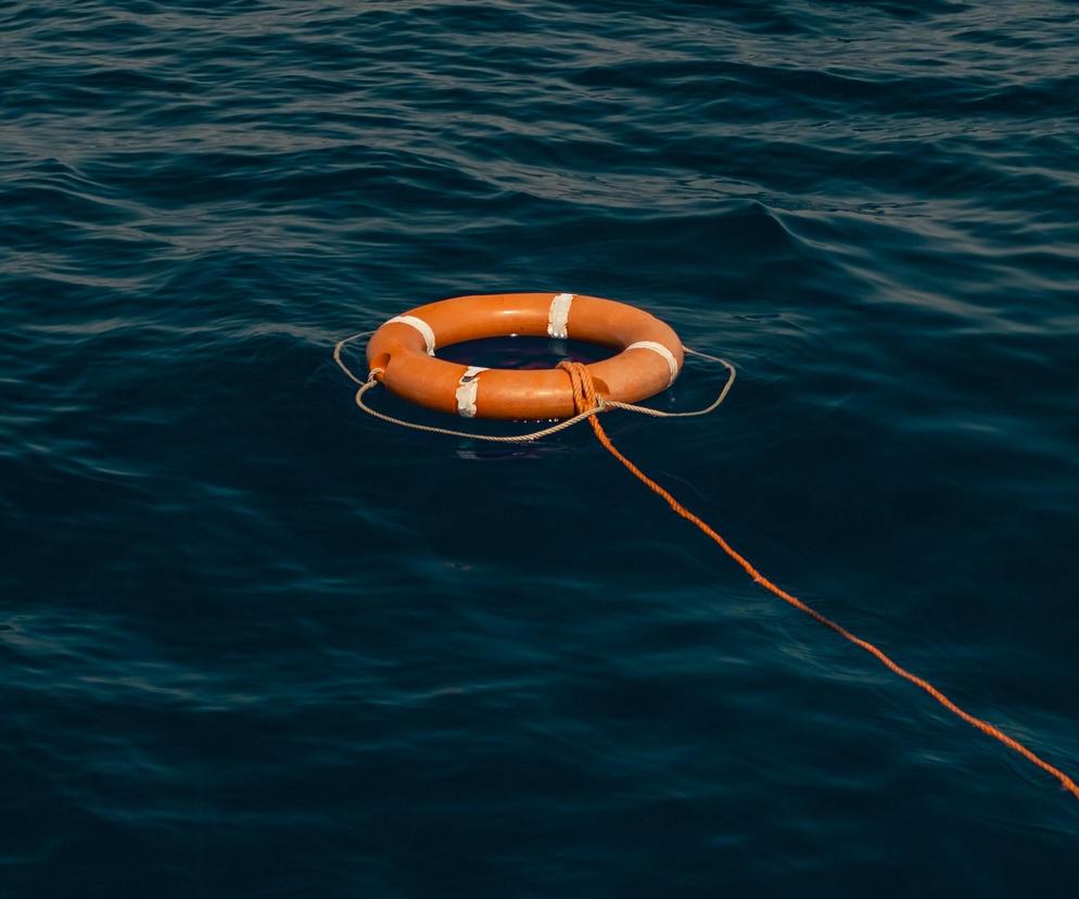 19-latek zniknął pod wodą. Tragiczny finał poszukiwań na jeziorze Popiel