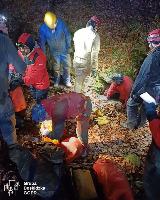 Akcja ratunkowa w Jaskini Salmopolskiej w Beskidach. Ratownicy walczyli o grotołaza przez 4 godziny
