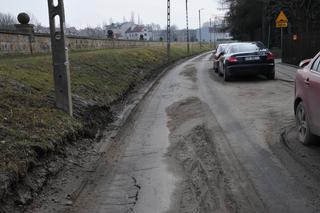 W rejonie ul. Emaus kierowcy rozjechali... wały przeciwpowodziowe [ZDJĘCIA, AUDIO]