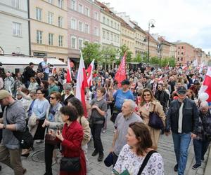 Narodowy Marsz Życia przez Warszawę. Organizatorzy mówią, że idą w obronie „poczętych dzieci zagrożonych aborcją”