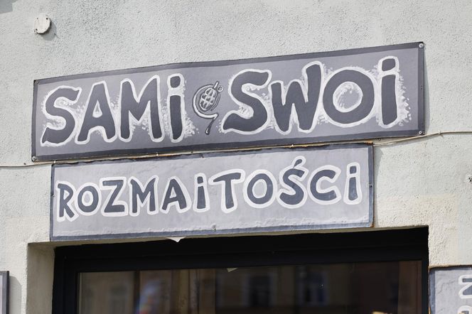 Cała na biało Maria Pakulnis szaleje z sierpem w Lubomierzu. Renata Dancewicz tym razem na spokojnie