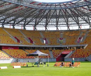Pożegnianie Murawy na Chorten Arenie. Jagiellonia Białystok rozdaje boisko swoim kibicom