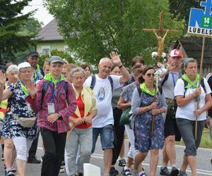 Śpiewający dzień lubelskich pątników na szlaku do Jasnej Góry!