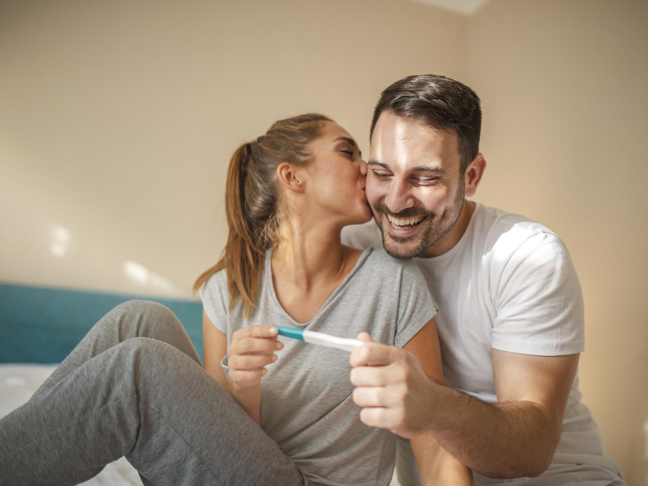 Masz pozytywny test ciążowy? Sprawdź, co dalej robić