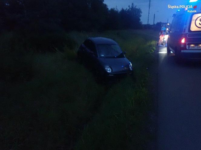 Śląskie: Microcar, 78-latek, rów melioracyjny i pogotowie. Drogowy rebus ze wskazaniem