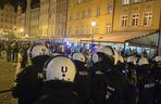 Wrocław. Burdy kibiców na Starym Rynku. Interweniowała policja [ZDJĘCIA].