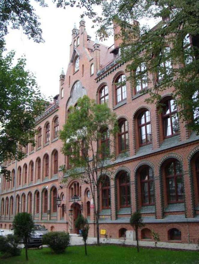 . Modernizacja budynku Gimnazjum nr 15 we Wrocławiu. Autorzy: Maćków Pracownia Projektowa. Wyróżnienie