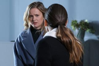 M jak miłość, odcinek 1714: Magda (Anna Mucha), Julia (Marta Chodorowska)