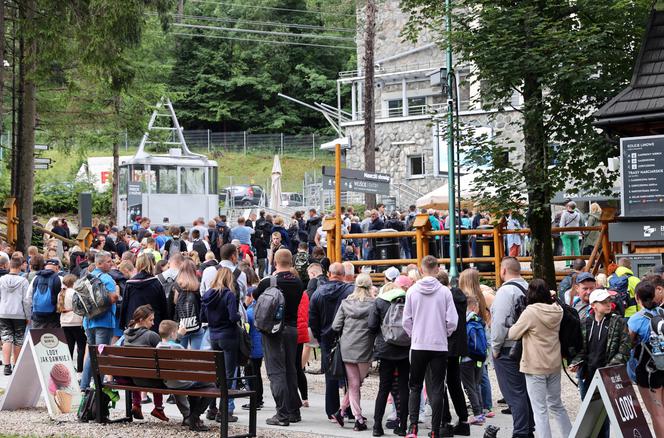 Zakopane przeżywa OBLĘŻENIE! Turyści chcą zdążyć przed kolejnym lockdownem? [ZDJĘCIA]