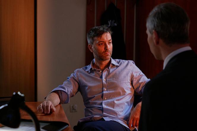 BrzydUla 2, odcinek 49 - opis, streszczenie: Marek przed wyjściem z aresztu ma prośbę do adwokata