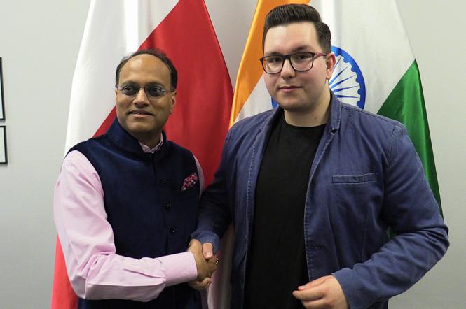 Pomógł zaatakowanemu we Wrocławiu Hindusowi, pojedzie na tydzień do Indii