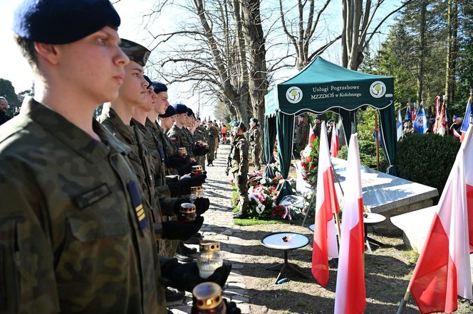 Po 80 latach pochowali ich z honorami. Bohaterscy żołnierze spoczęli na Cmentarzu Wojennym w Kołobrzegu