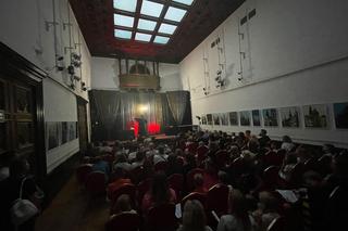 Harry Potter. Szkoła magii zawitała do polskiego zamku! Na zwiedzających czekały postacie z książek i liczne artrakcje [ZDJĘCIA]