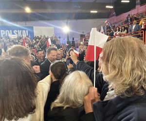 Trzaskowski cały w emocjach! Co za przemówienie! Tłum oszalał
