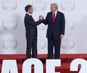 Emmanuel Macron i Donald Trump w Sharm el-Sheikh