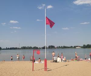 Czerwona flaga na plaży w Gołanicach!  [ZDJĘCIA]