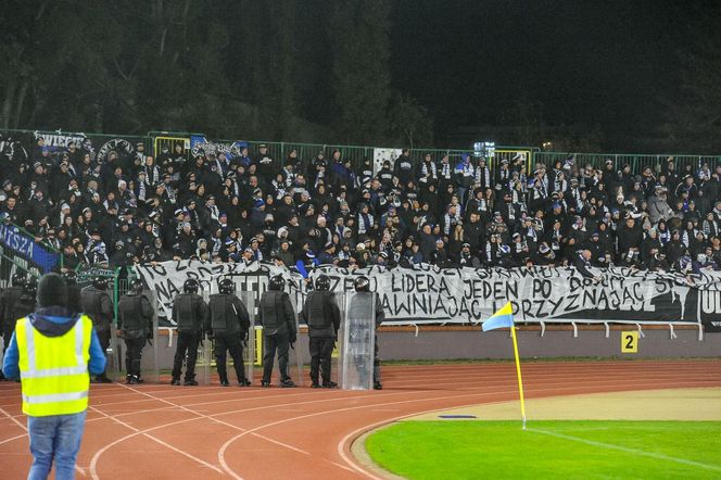 Elana Toruń - Zawisza Bydgoszcz 1:1, zdjęcia kibiców, opraw i piłkarzy ze Stadionu Miejskiego im. Grzegorza Duneckiego