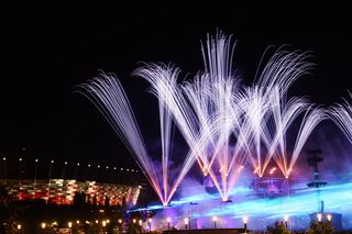 Multimedialny pokaz historii Polski z udziałem tysiąca dronów w Warszawie