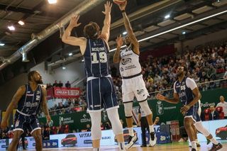 Legia Warszawa pokonała Dziki Warszawa 73:66. Skrót meczu - to działo się na boisku!