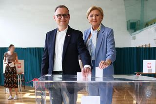 Co się stanie z kreacjami Agaty Dudy?