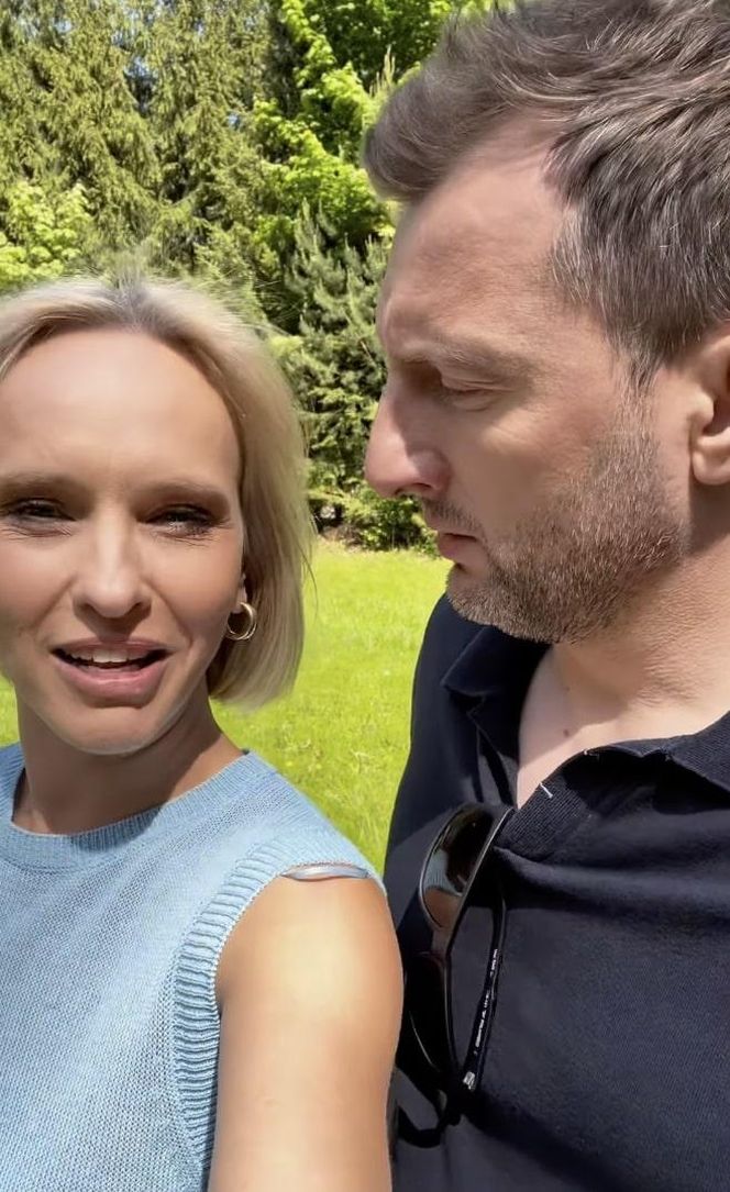 M jak miłość. Dorota (Iwona Rejzner), Bartek (Arkadiusz Smoleński) na planie