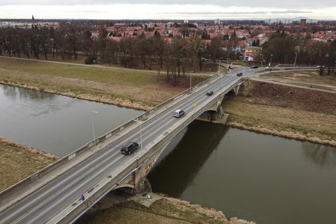 Rusza budowa nowych mostów Chrobrego we Wrocławiu. Od razu z torowiskiem 