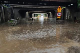  Dramatyczna sytuacja po ulewach. Zatopione drogi i samochody. Strażacy interweniowali 320 razy!