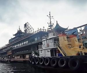 Największa pływająca restauracja zatonęła na morzu