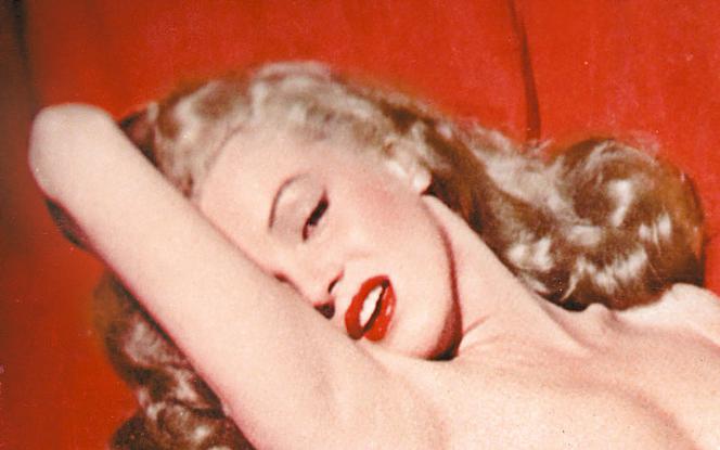 Marilyn umarła przez sztuczne piersi 