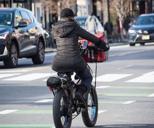 Nowy Jork szuka bata na lekkomyślnych dostawców. Planuje rejestrację e-rowerów