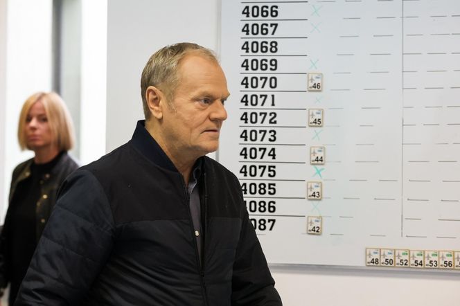 Donald Tusk w bazie lotnictwa w Łasku