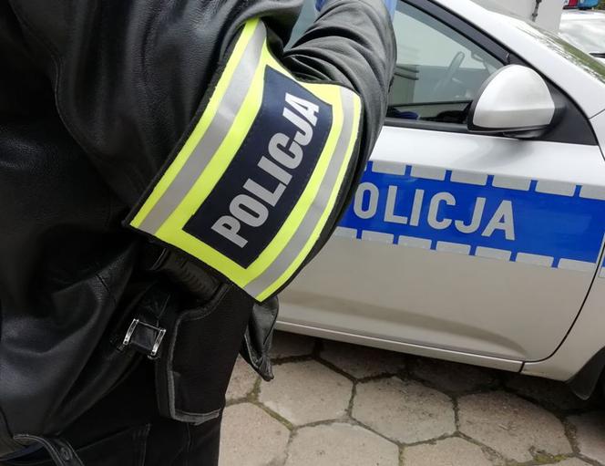 Zelów: 2-latek tracił w aucie przytomność. Do akcji wkroczyli policjanci z Bełchatowa