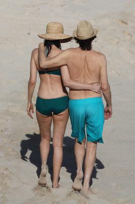 Stary żuk i morze! Paul McCartney i jego żona w świetnej formie. Razem mają 129 LAT! 