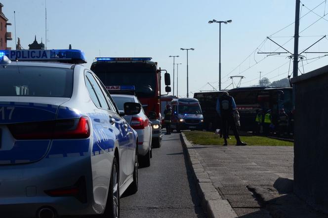 Gdańsk: Zderzenie tramwaju z autokarem! [ZOBACZ ZDJĘCIA]