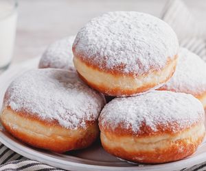 Jak zrobić puszyste paczki? Dodaj jeden zaskakujący składnik. Efekt WOW gwarantowany!