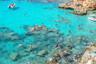 Rajska plaża na Malcie z rezerwacją miejsca za darmo. Dzięki temu Blue Lagoon może być jeszcze piękniejsza