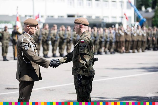 "Wakacje z WOT". Nowi Terytorialsi z Podlasia złożyli przysięgę w Białymstoku [ZDJĘCIA]