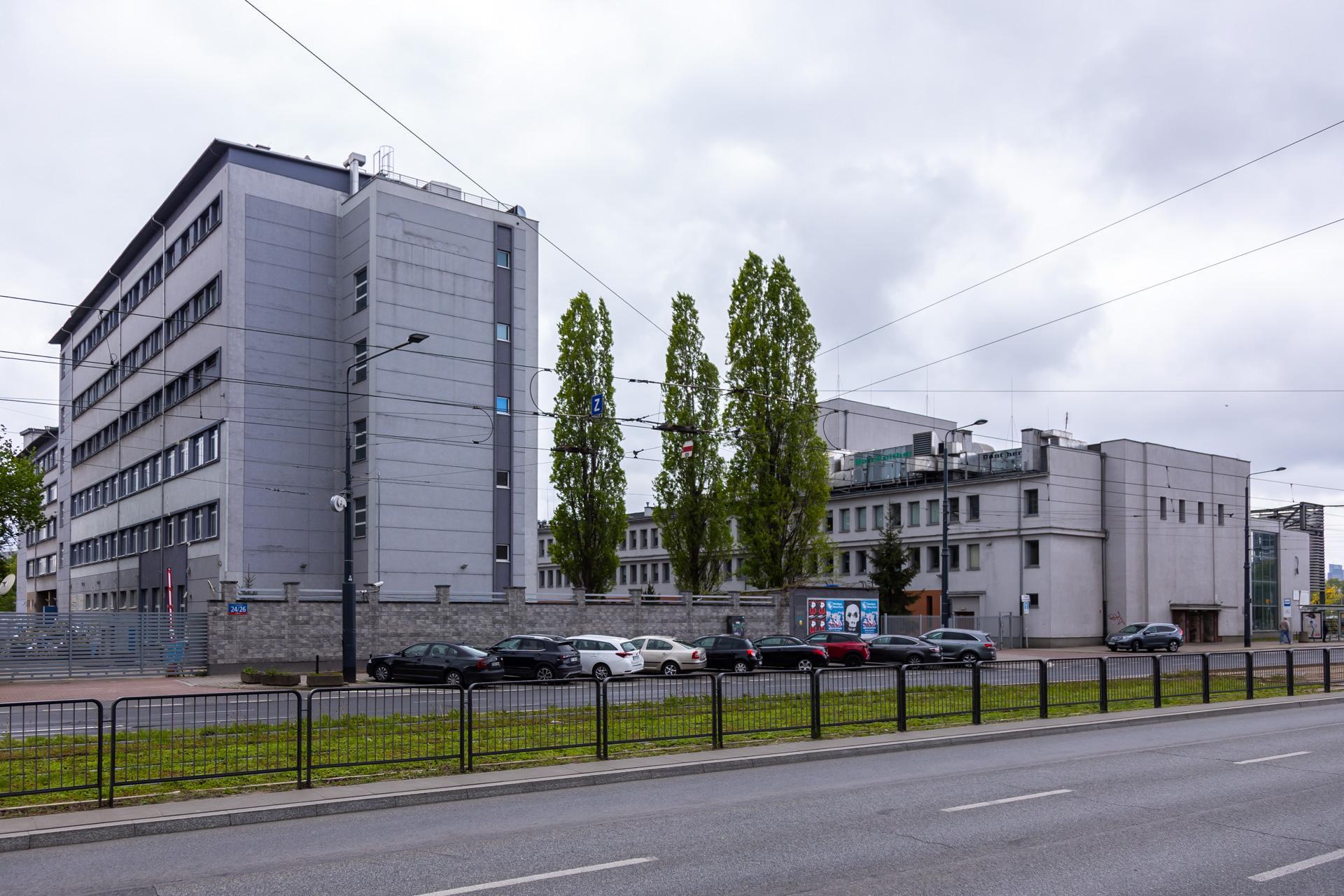 Teatr Powszechny w Warszawie (w tle budynek Pepsi, przeznaczony do rozbiórki) 