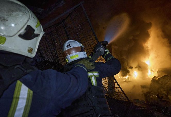 Kijów odcięty od prądu, wybuchy i pożary. Wielki atak Putina