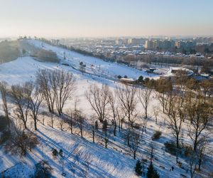 Ten warszawski park oferuje wiele zimowych atrakcji. Nie ma mowy o nudzie! 