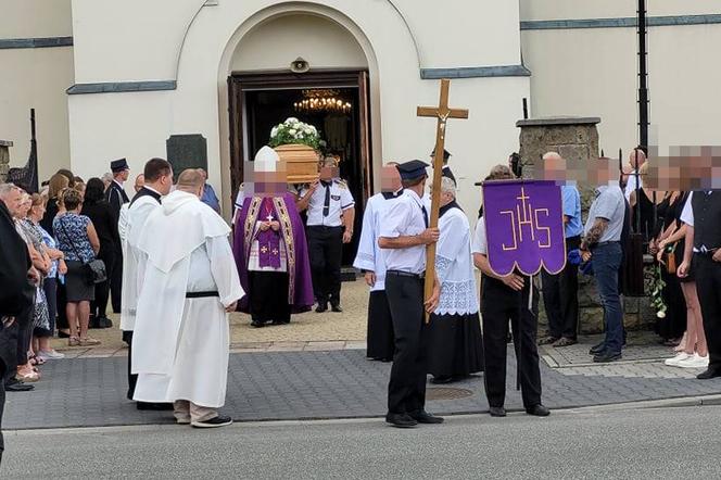 Zwłoki w Dąbrowie Zielonej. To tam był pogrzeb ofiar Jaworka. Nieoficjalnie: kamera nagrała dwa strzały