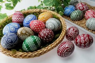 Kartki świąteczne na Wielkanoc 2023: Bezpłatne grafiki z życzeniami do pobrania! [FACEBOOK, MESSENGER]