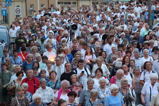 76. rocznica Cudu Lubelskiego. Procesja różańcowa w centrum Lublina